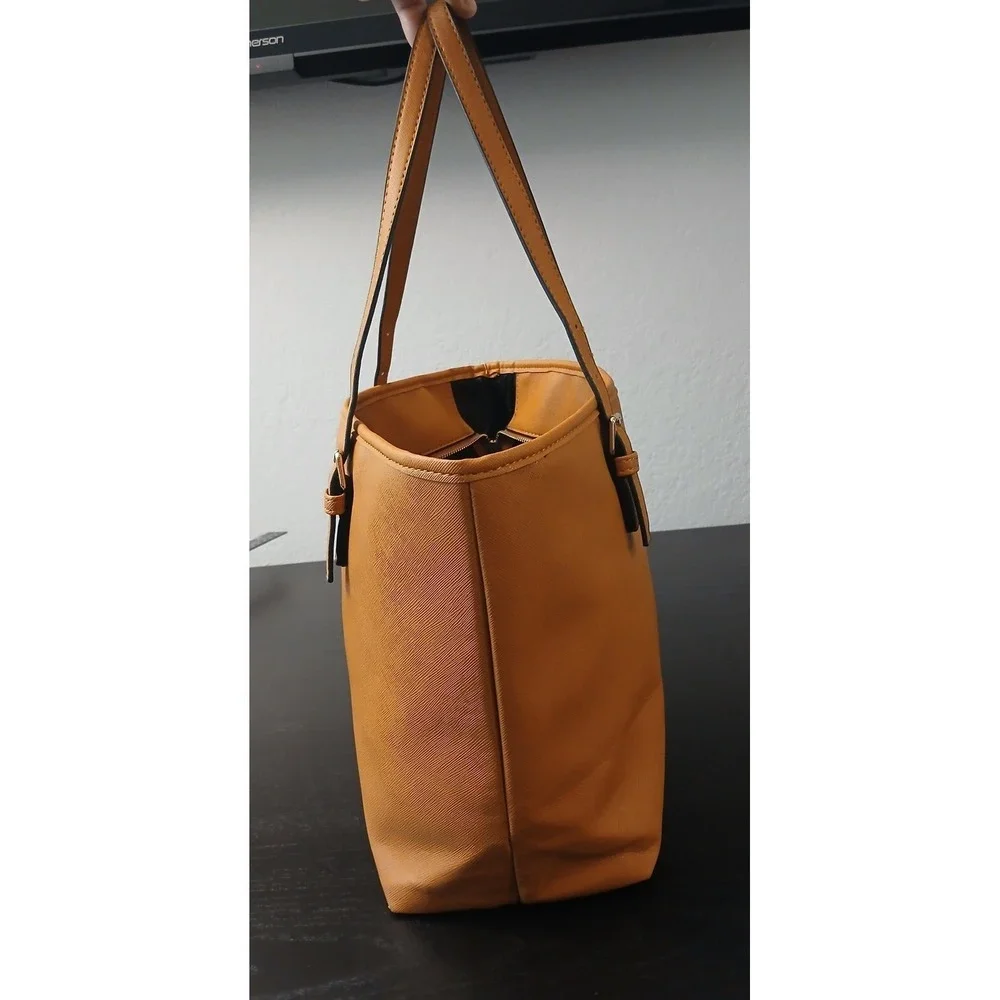 Michael Kors Jet Set Travel Tote Tan Saffiano Leather Gold Hardware‎